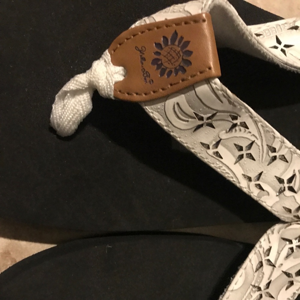 Yellow Box flip flops - Picture 2 of 7